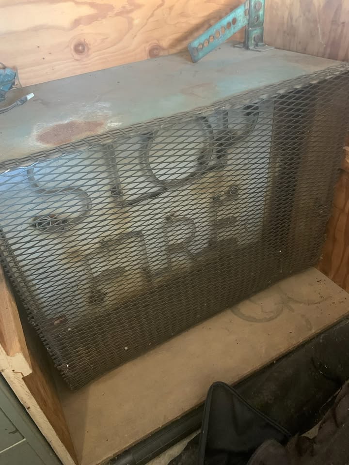 Found this amazing piece on a scrap metal run yesterday. Its a…