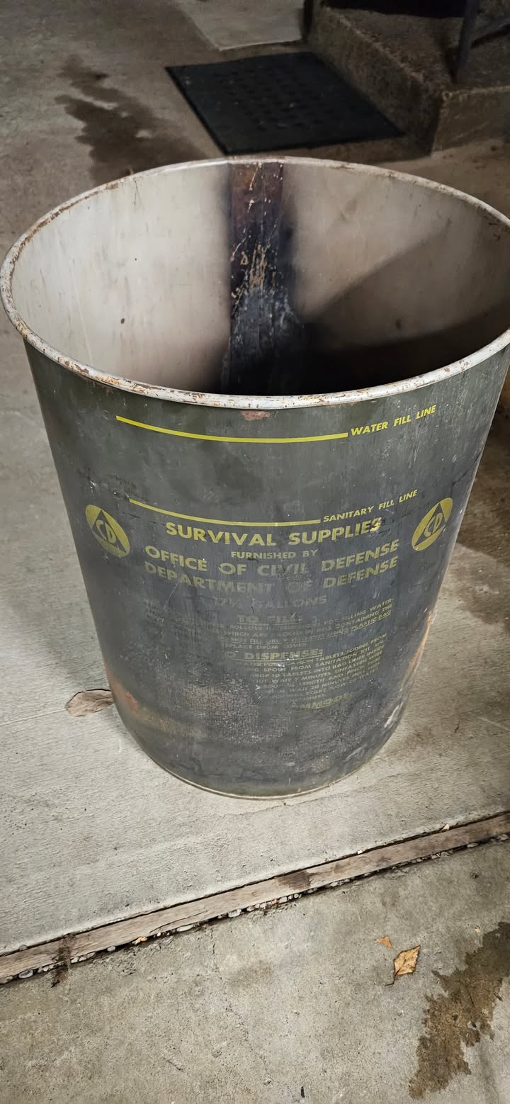 Yesterday’s #vintage find, a cold war era 1963 Department of Civil Defense #bombshelter water container that doubles as a toilet if need be 😂 For junk and Scrap metal removal services: call or text 971 377 9107 #portlandoregon #clackamascounty #oregon