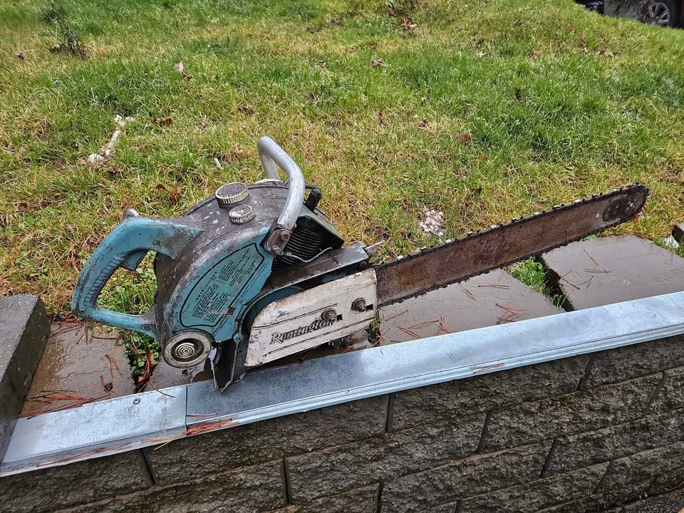 **Giveaway** Once we reach 300 likes we will Giveaway this vintage Remington…