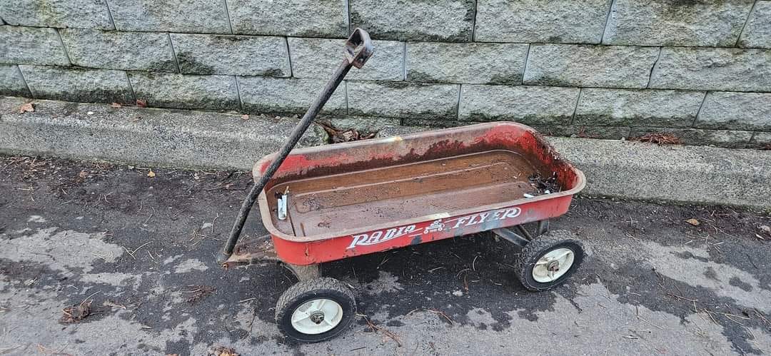 I’m giving away this red rider wagon away on sunday just comment on the post if you want to be entered