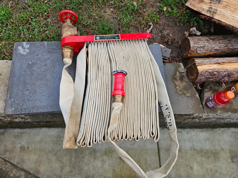 Hey look what we found in Oregon City on one of our scrap metal pickup runs… Elkhart SK1 Firefighter Hose Rack 🚒 Solid, unique piece with tons of character. Ideal for a game room 🎮, garage setup 🔧, or a standout gift for the firefighter in your life ❤️‍🔥 What would you do with it? #FirefighterFind #GameRoomGoals #ScrapMetalTreasure #ManCaveUpgrade #ElkhartSK1 #FirefighterGift #OregonCityPick #EFRecyclingFinds