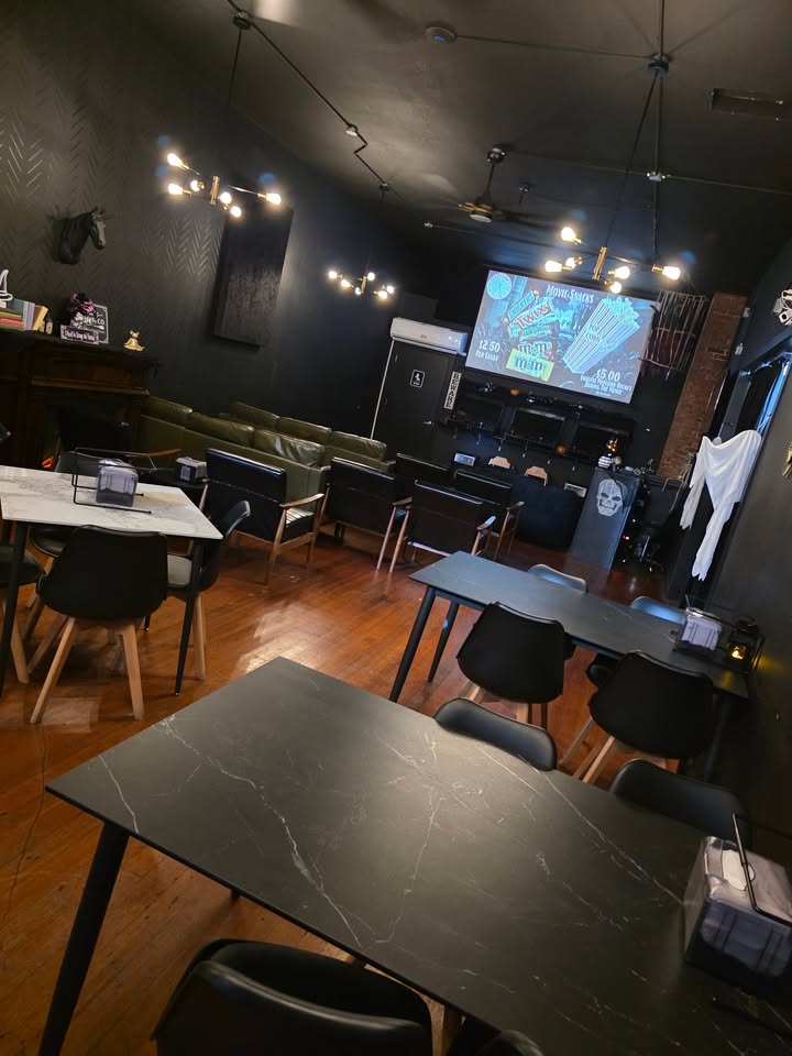Movie night at Gladstone’s Pizza
