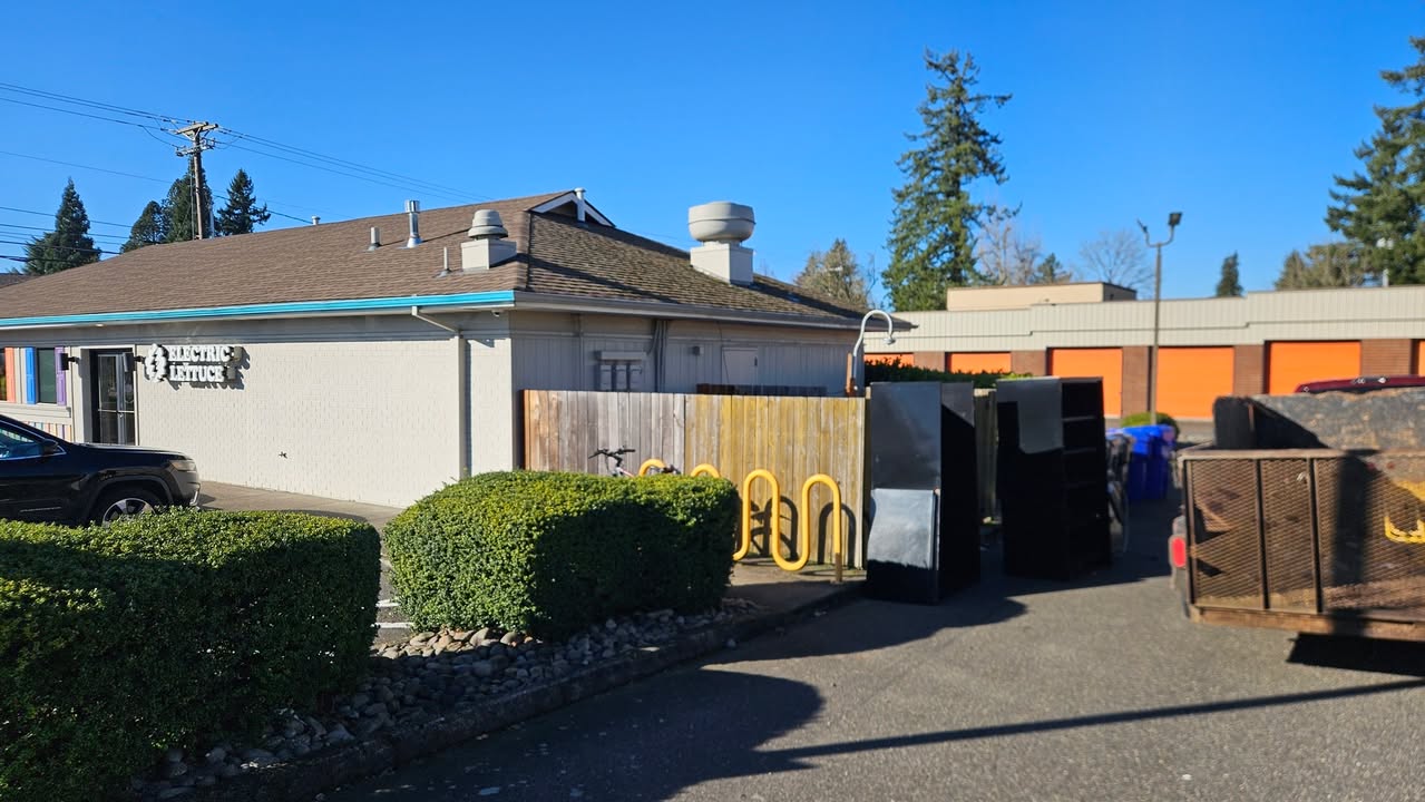 Up here in Oregon City picking up scrap metal for our friends…