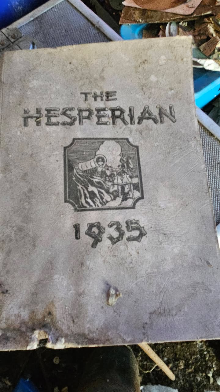 Check out this Oregon City yearbook from 1935 📘😮 we found today…