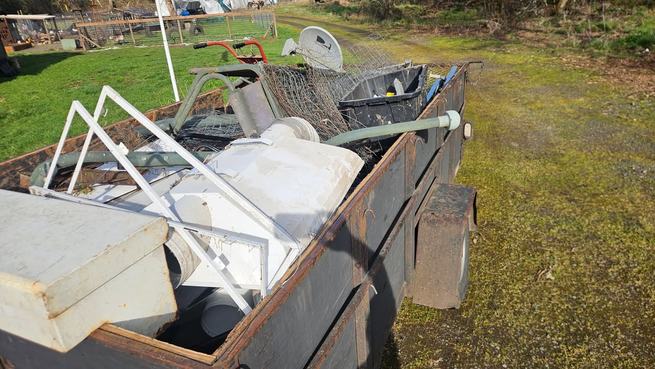 The weather has been great, spring’s coming, time to clean 😎🌱🧹 #Oregon #clackamascounty #canbynow #vintage #rsdavis #ef #EFRecycling