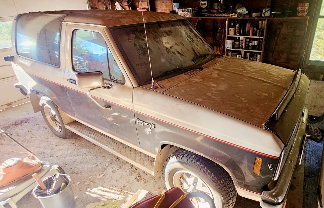 Grandma’s 1986 Ford Bronco II 4×4, 2.9L with only 88,000 original miles. A true time capsule. After sitting for years, we finally got it running again today! 🔥🚙 I’ll get some better pictures soon, but I couldn’t wait to share this one. It’s pretty special bringing Grandma’s Bronco back to life. ❤️