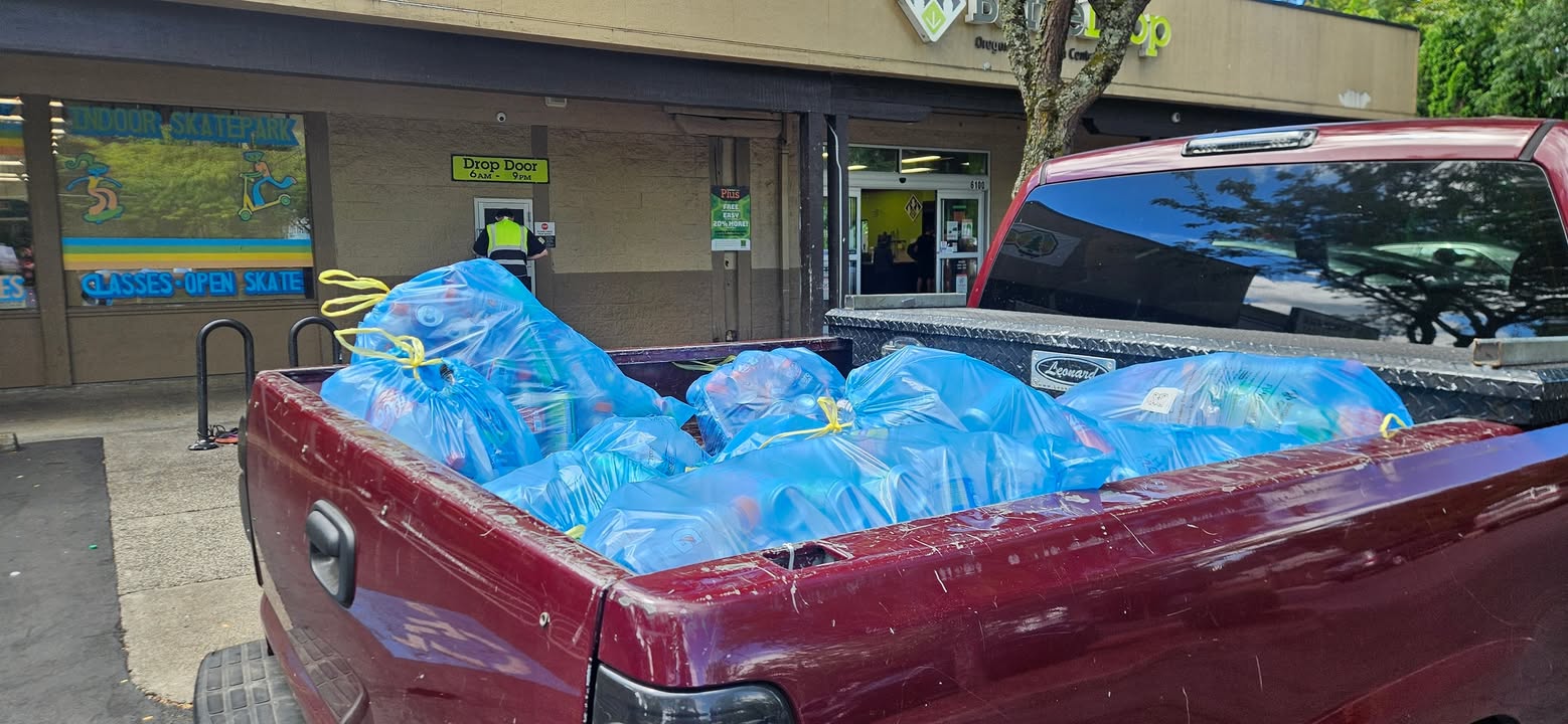 Today we took a break from picking up scrap metal and other unwanted, usable items to volunteer a little of our time running in donated cans for the Gladstone High School Safe & Sober Class of 2027 Graduation Party. 🧡🖤 We’re now part of the rotation making the rounds to pick up donated cans from local Gladstone’s and Coaster-branded establishments. If you’d like to donate, drop a comment or stop by the Can & Bottle Drive on Saturday, July 18th, from 10:00 AM to 1:00 PM at the Gladstone High School parking lot. Every can and bottle helps support a safe and memorable graduation night for the Class of 2027! ♻️🥫