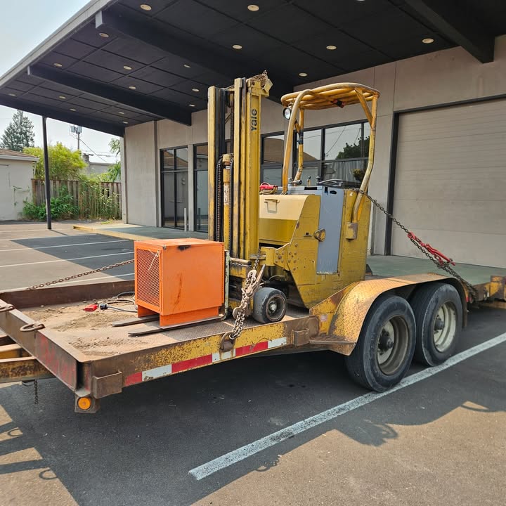 Check it out! We removed a working forklift for our friends over at Watts Heating & Cooling! 😎